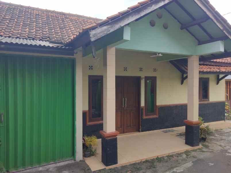 dijual rumah akses mobil di cilimus kuningan