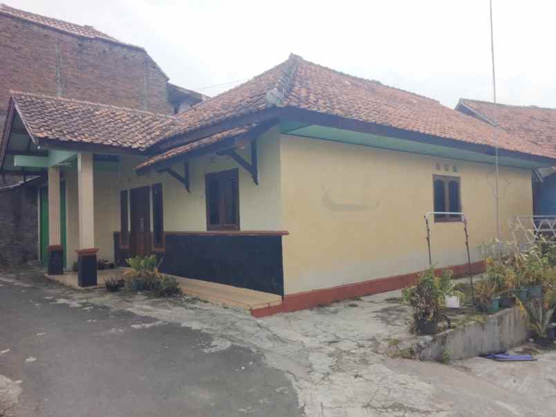 dijual rumah akses mobil di cilimus kuningan