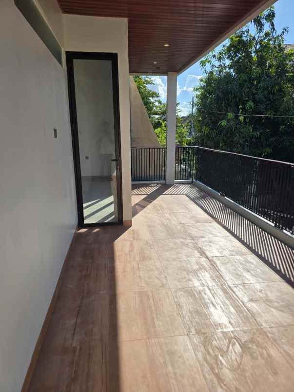 dijual rumah babatan pantai