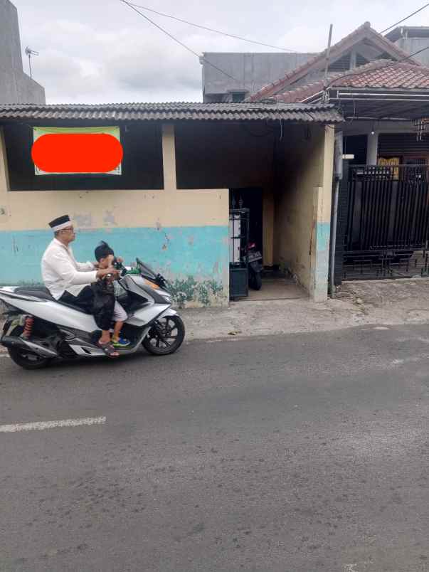 dijual rumah balekambang