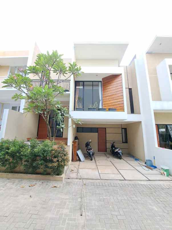 dijual rumah balekambang condet