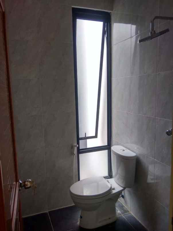 dijual rumah balekambang condet