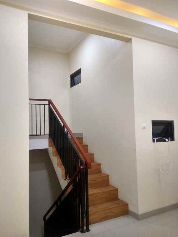 dijual rumah balekambang condet