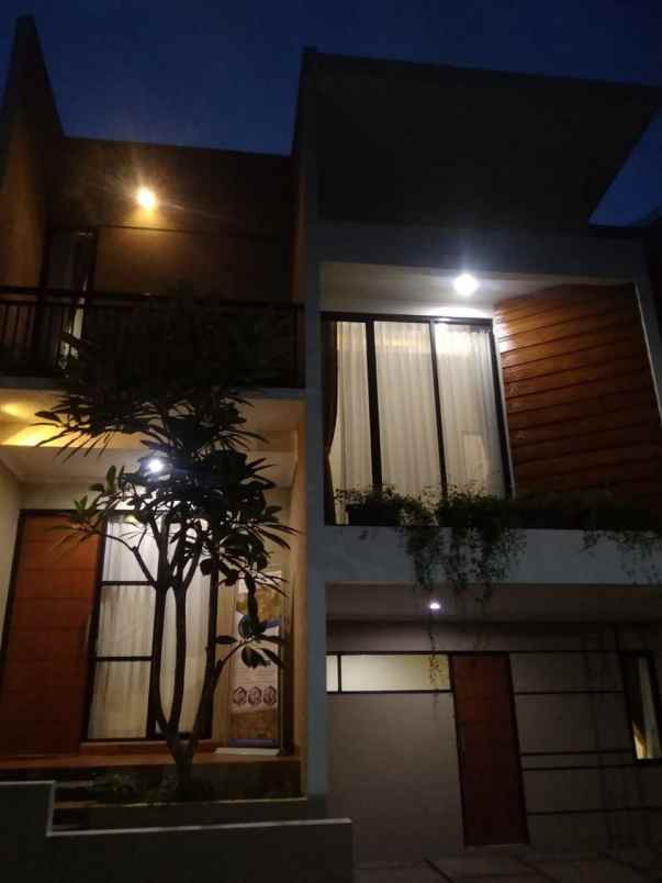 dijual rumah balekambang condet