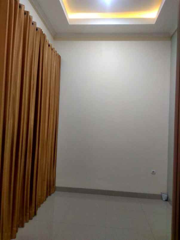 dijual rumah balekambang condet