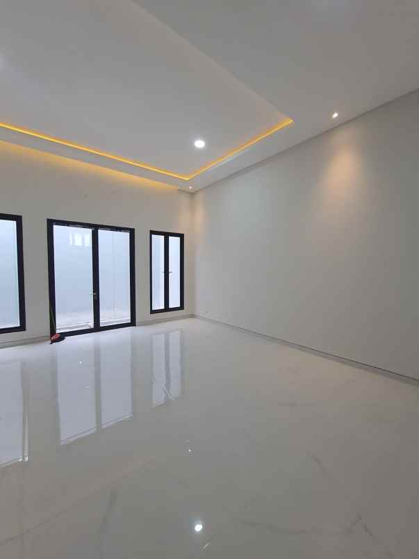 dijual rumah baru citraland cluster fullerton surabaya