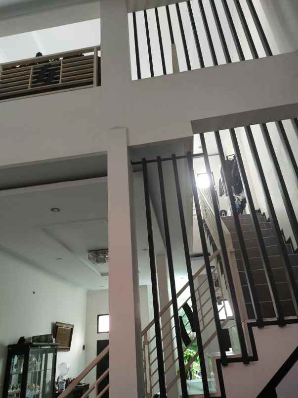 dijual rumah bulevar hijau