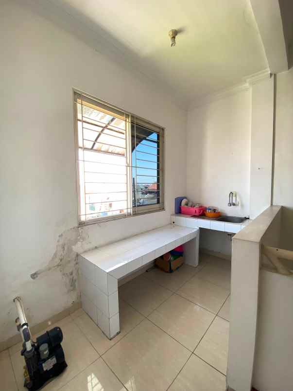 dijual rumah central business park
