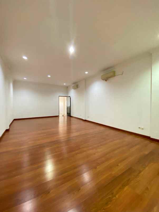 dijual rumah central business park
