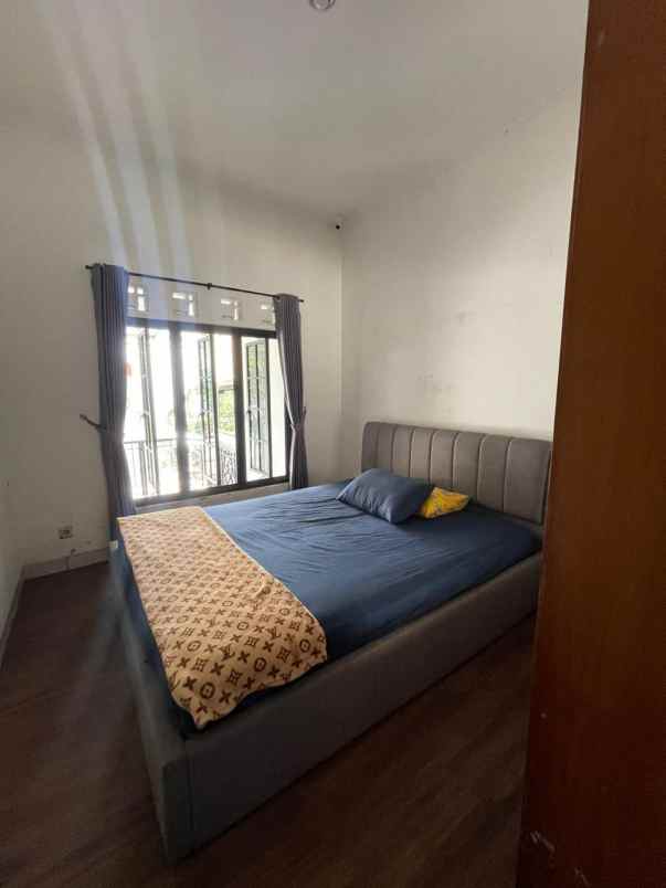 dijual rumah cihanjuang