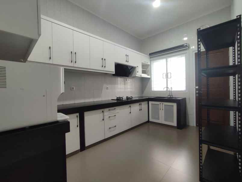 dijual rumah cinere estate blok a