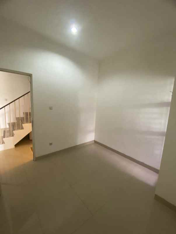 dijual rumah ciputat timur