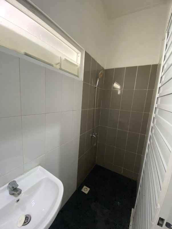 dijual rumah ciputat timur