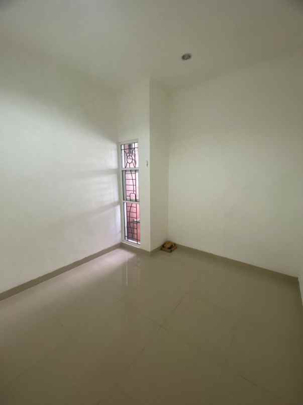 dijual rumah ciputat timur