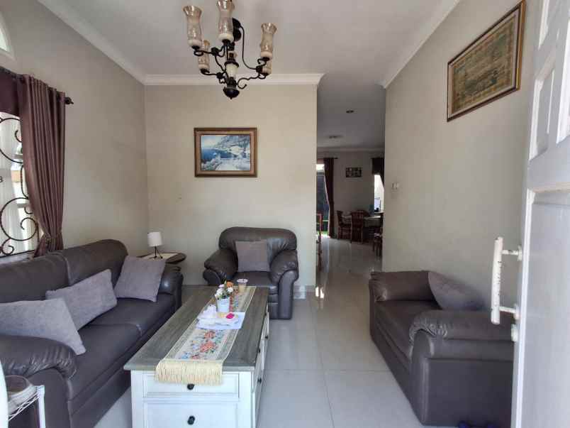 dijual rumah citra gran