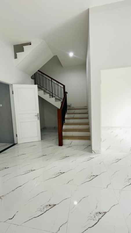 dijual rumah classic modern mewah