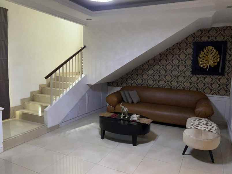 dijual rumah cluster dbanyan jgc