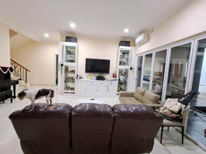 dijual rumah cluster emerald phg gading