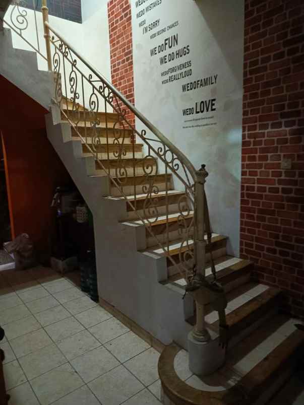 dijual rumah cluster taman pesona