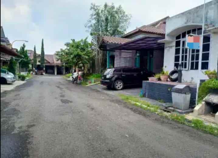 dijual rumah cluster taman pesona