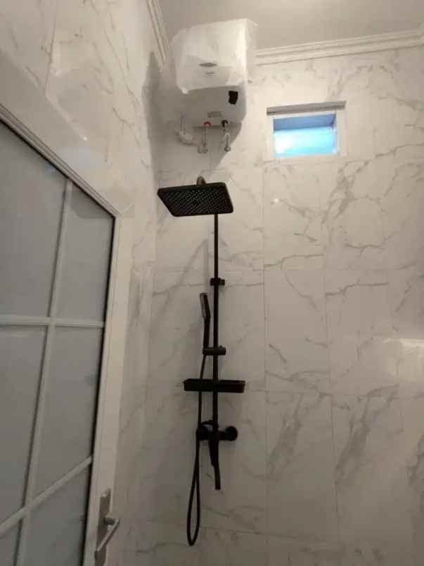 dijual rumah cluster umara residence