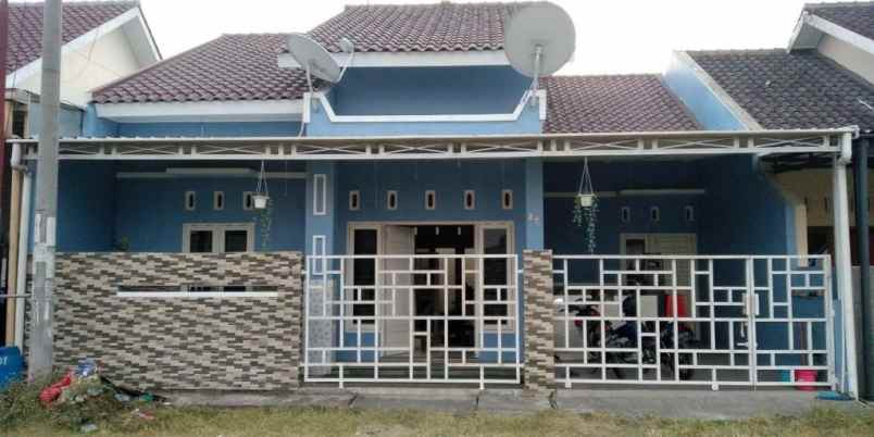 dijual rumah dalam perumahan di colomadu karanganyar