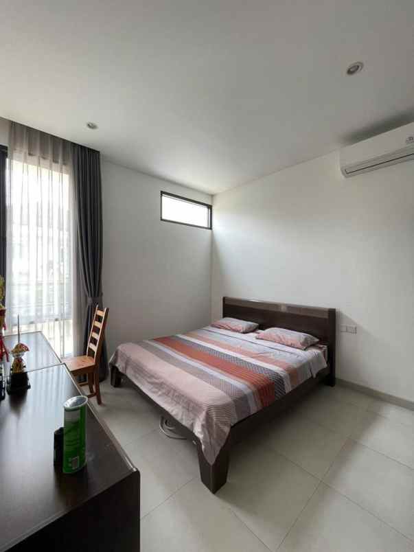 dijual rumah dan kiskosan