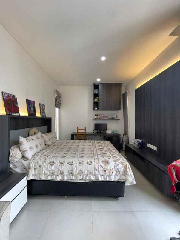 dijual rumah dan kiskosan