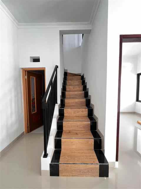 dijual rumah dekat griya antapani