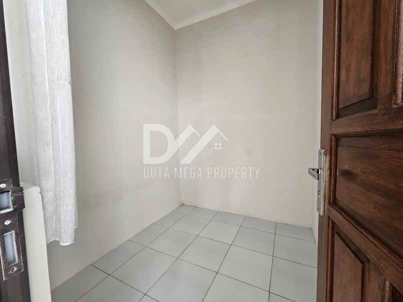 dijual rumah dengan halaman di graha raya bintaro