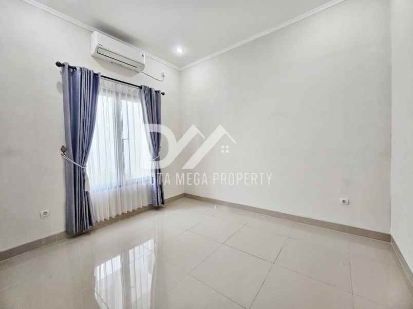 dijual rumah dengan halaman di graha raya bintaro