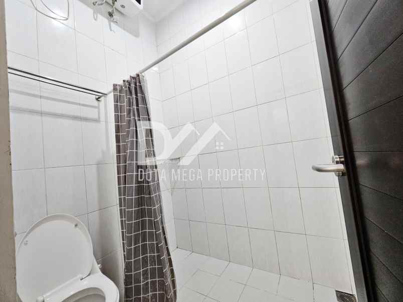 dijual rumah dengan halaman di graha raya bintaro