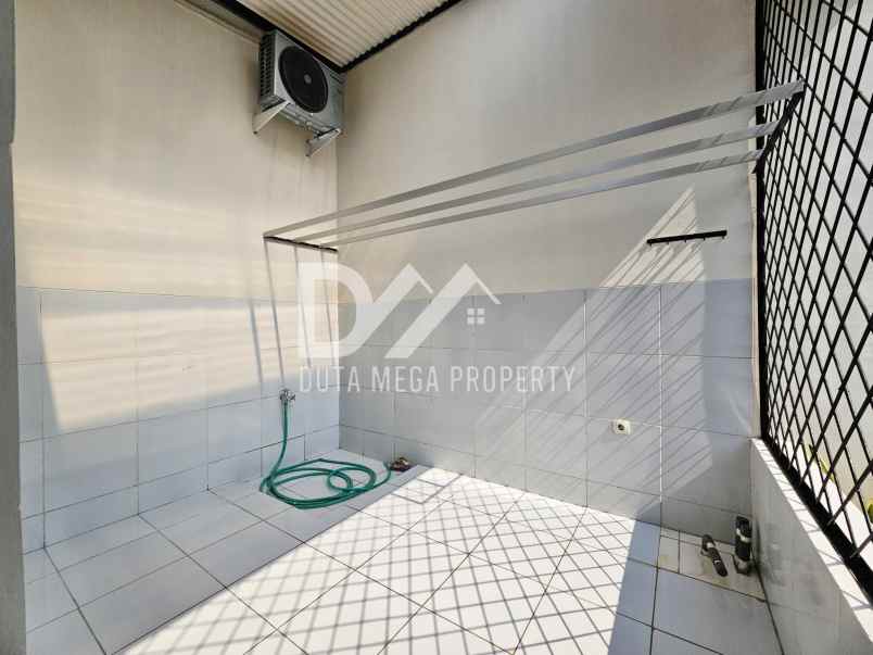 dijual rumah dengan halaman di graha raya bintaro