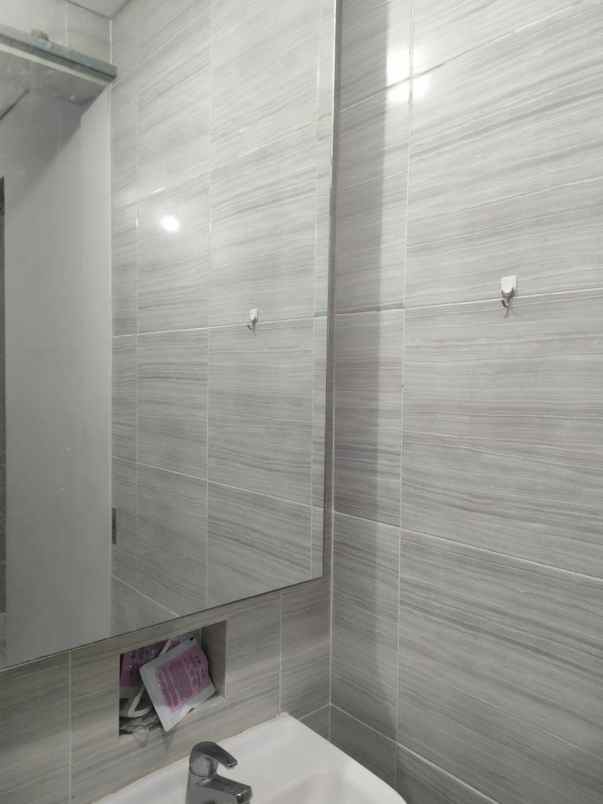 dijual rumah di grand pakuwon cluster gladstone