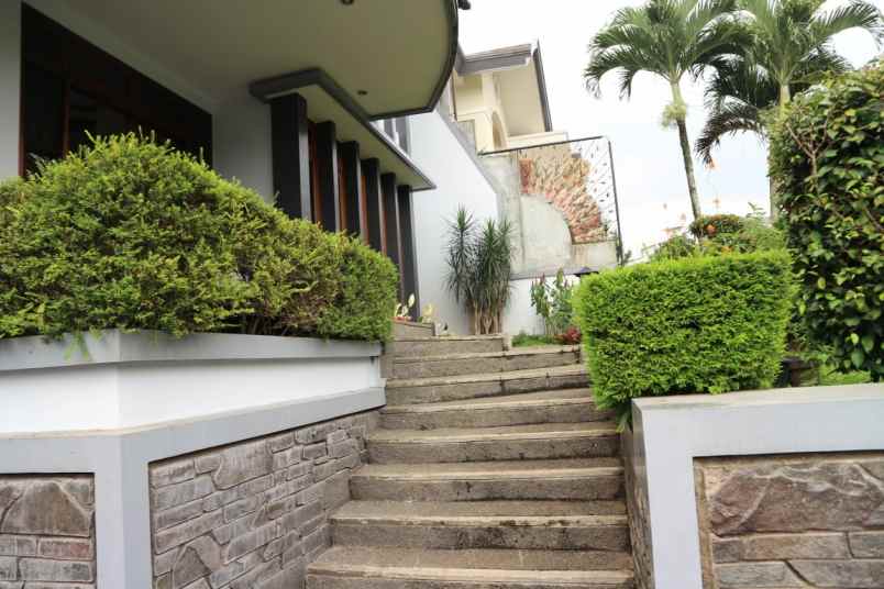 dijual rumah di komplek dago asri bandung jawa barat