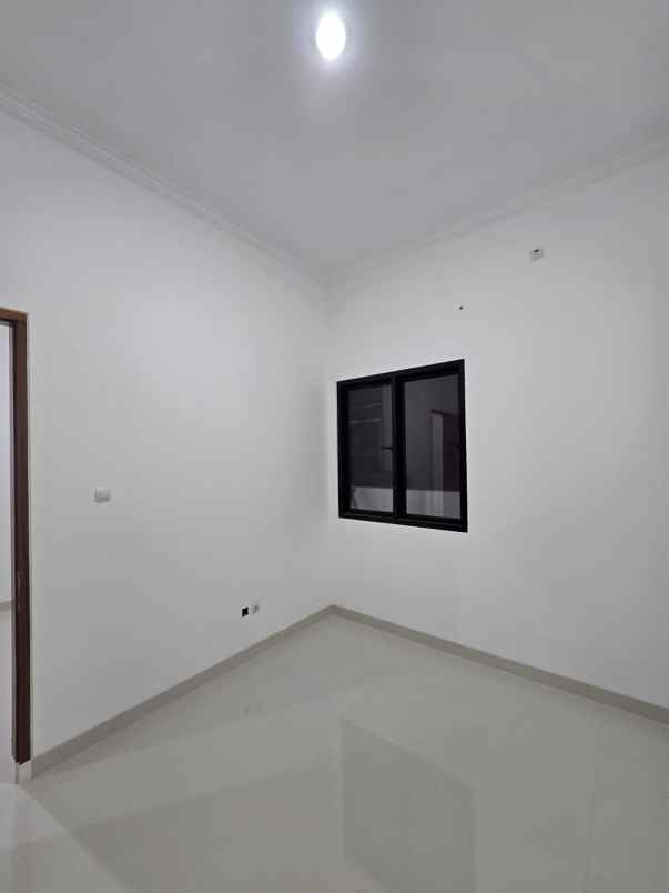 dijual rumah duren sawit