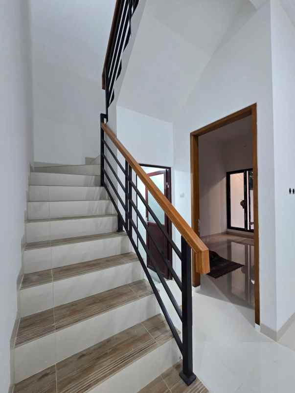 dijual rumah duren sawit