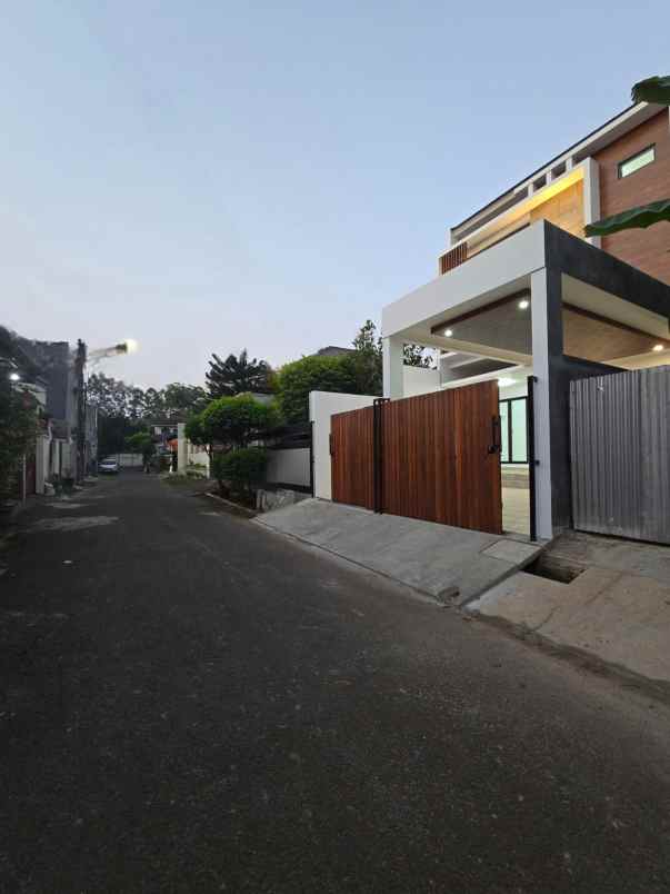 dijual rumah duren sawit