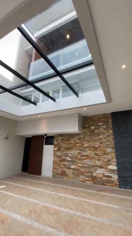 dijual rumah east emerald mansion
