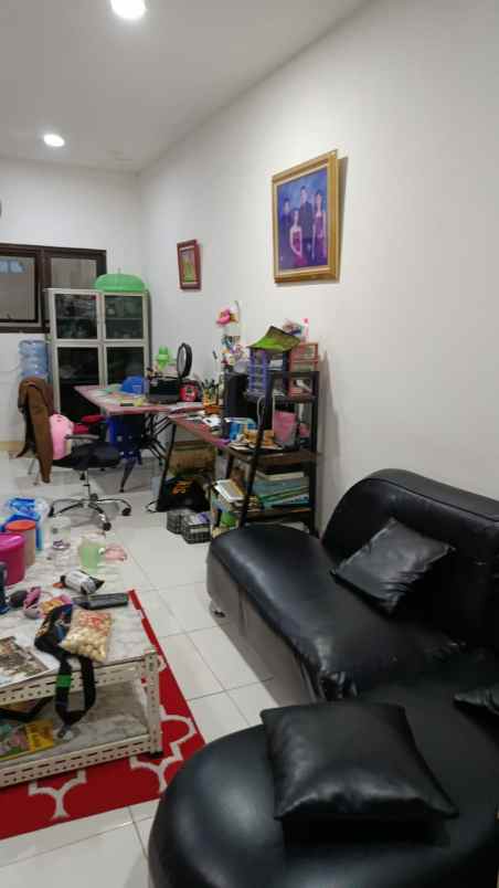 dijual rumah gading griya
