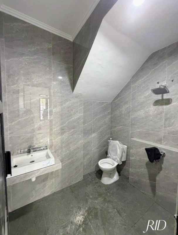 dijual rumah galaxy bumi permai