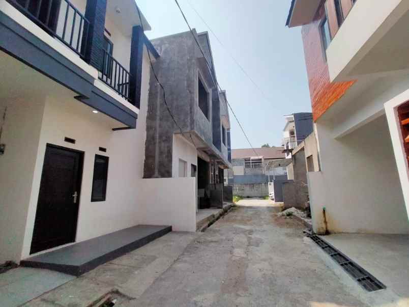 dijual rumah gg h deih lubang buaya