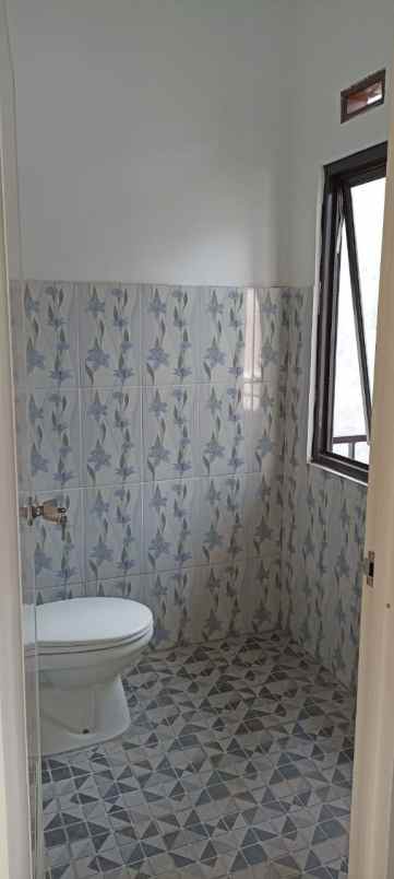 dijual rumah gg h deih lubang buaya