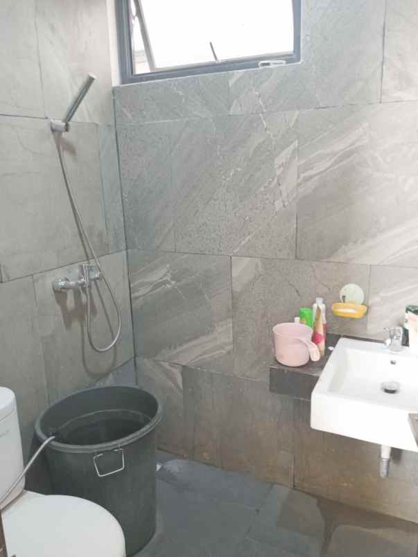 dijual rumah golden city