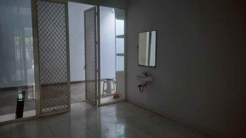 dijual rumah graha santoso regency