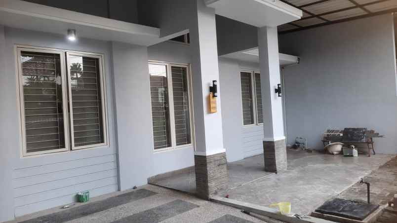 dijual rumah graha santoso regency