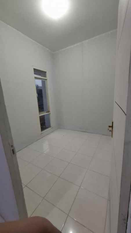 dijual rumah grand kedamean regency