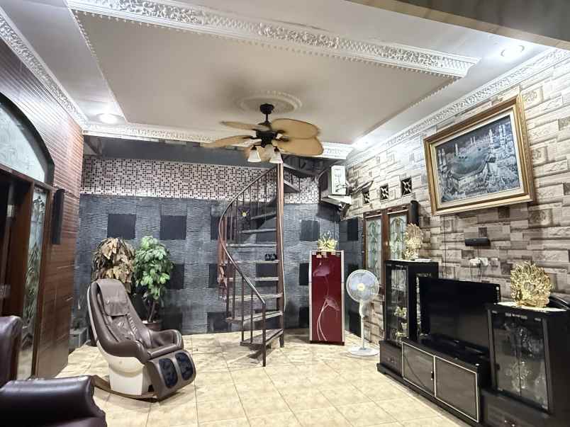 dijual rumah hadap taman di griya bintara indah bekasi