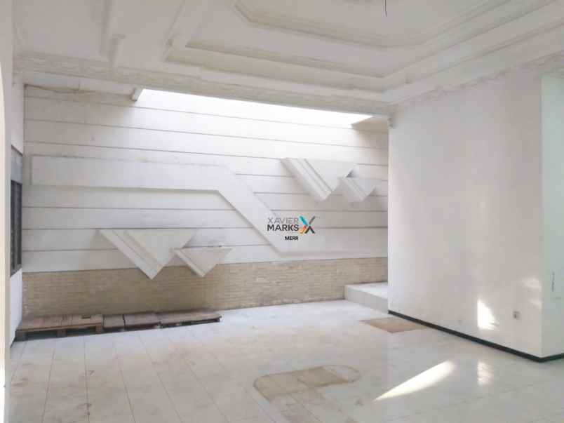 dijual rumah hitung tanah di manyar jaya best lokasi