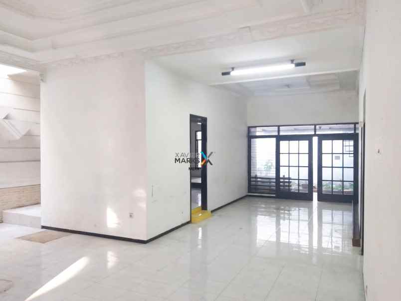 dijual rumah hitung tanah di manyar jaya best lokasi